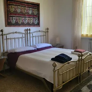 Appartamento La Casa Di Lucia: Grande Con Balcone, Brescia